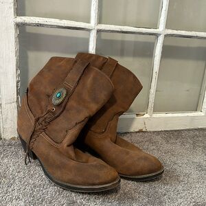 Cute western style boots
